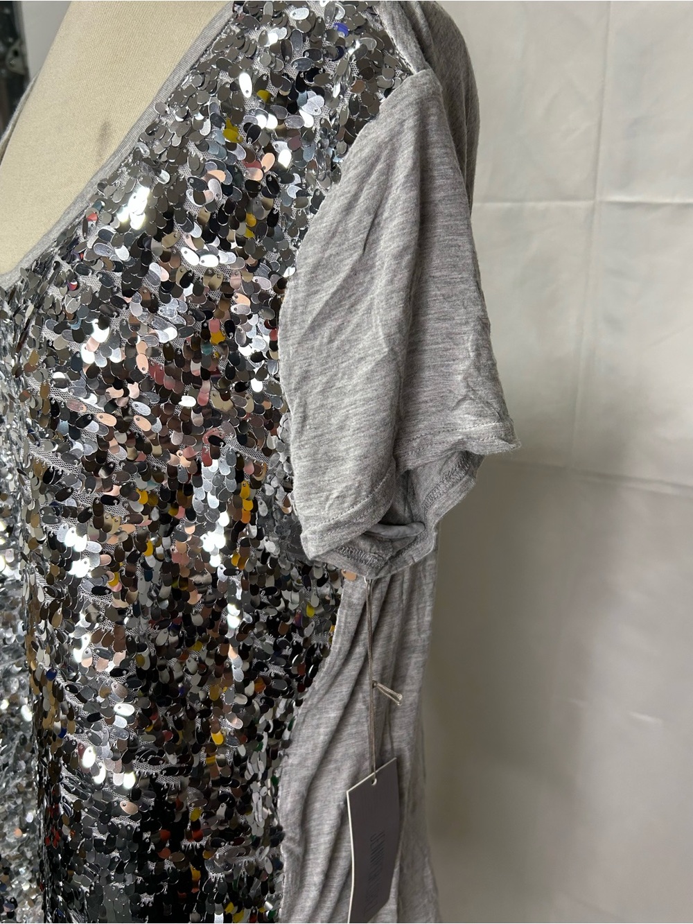 Jennifer Lopez XL Silver Sequin Front Gray Short Sleeve Top NWT - Picture 5 of 11